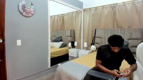 Snapshot of julian_billy chatting on 01.15.25 julian billy online show from 01.15.25