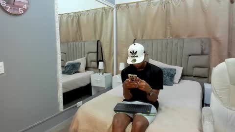 Snapshot of julian_billy chatting on 01.21.25 julian billy online show from 01.21.25