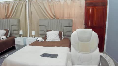 Snapshot of julian_billy chatting on 02.18.25 julian billy online show from 02.18.25