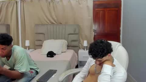 Snapshot of julian_billy chatting on 02.25.25 julian billy online show from 02.25.25