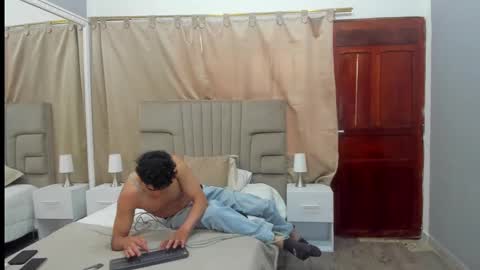 Snapshot of julian_billy chatting on 03.04.25 julian billy online show from 03.04.25