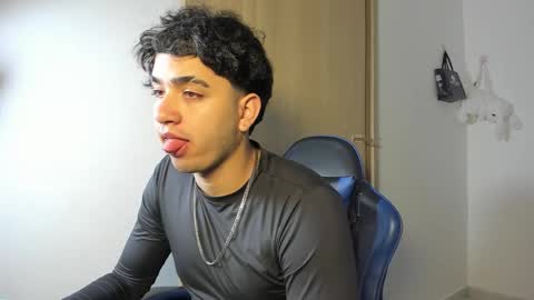 Snapshot of julian_billy chatting on 11.11.25 julian billy online show from 11.11.25