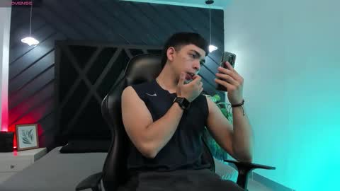 Snapshot of julian_mercier chatting on 01.12.26 JULIAN online show from 01.12.26