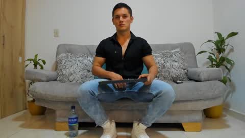 julian_wallace online show from 12.11.24