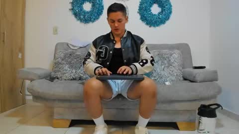 julian_wallace online show from 01.13.25