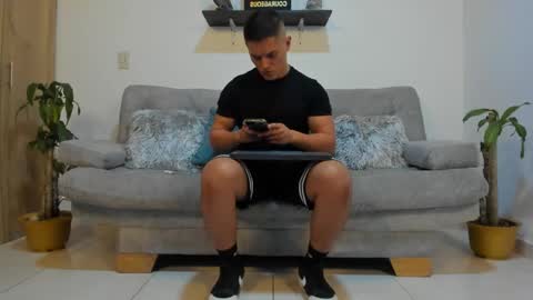 julian_wallace online show from 01.21.25