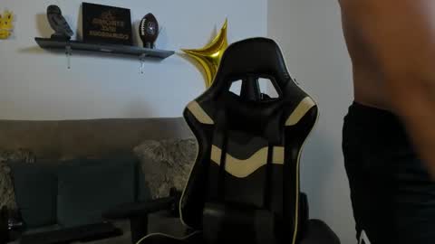 julian_wallace online show from 10.23.25