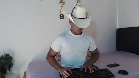 Snapshot of juliannmattius chatting on 10.17.25 Juliann online show from 10.17.25
