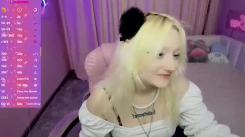 JuliaSharkk online show from 11.15.25