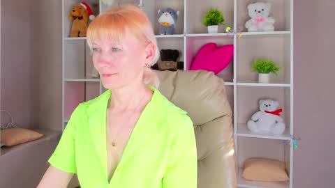 Julie Lucasss online show from 03.31.26