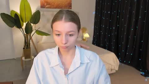 Snapshot of juliedaniel chatting on 04.22.26 juliedaniel online show from 04.22.26