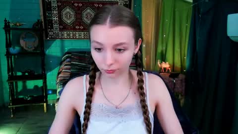 Snapshot of juliedaniel chatting on 05.18.26 juliedaniel online show from 05.18.26