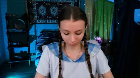 Snapshot of juliedaniel chatting on 05.19.26 juliedaniel online show from 05.19.26