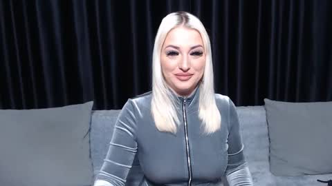 Snapshot of juliediamond chatting on 02.03.25 julia online show from 02.03.25