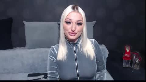 Snapshot of juliediamond chatting on 02.25.25 julia online show from 02.25.25