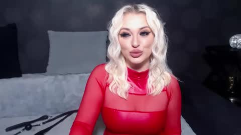 Snapshot of juliediamond chatting on 02.28.25 julia online show from 02.28.25