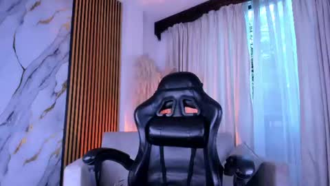 Snapshot of juliensaint_ chatting on 06.28.26 Julien online show from 06.28.26