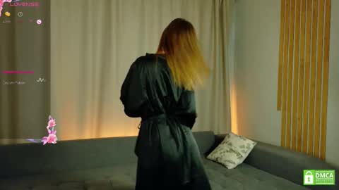 julieqt online show from 10.18.25