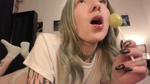 Snapshot of juliet_sourire chatting on 02.13.25 juliet_sourire online show from 02.13.25