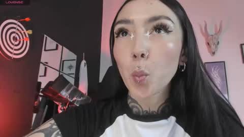 Snapshot of juliet_sourire chatting on 11.10.25 juliet_sourire online show from 11.10.25