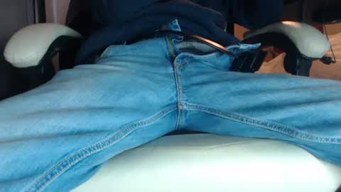 Juliet Whiskey Foxtrot online show from 01.12.25