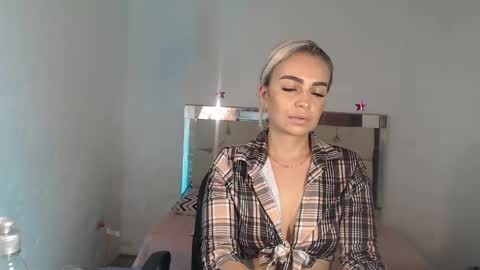 julieta__fox_ online show from 02.23.25