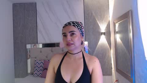 Snapshot of julieta__fox_ chatting on 06.19.26 julieta__fox_ online show from 06.19.26
