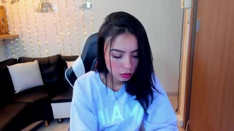Snapshot of julieta_fn chatting on 04.20.26 julieta_fn online show from 04.20.26