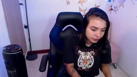 Snapshot of julieta_fn chatting on 04.28.26 julieta_fn online show from 04.28.26