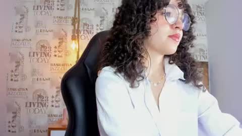 Snapshot of julieta_windsor chatting on 06.13.26 JULIETA online show from 06.13.26