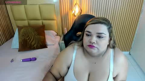 Snapshot of julietacarson chatting on 07.17.26 J U L IE T A online show from 07.17.26