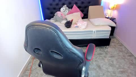 Snapshot of julieth_love_ chatting on 10.12.25 Julieth online show from 10.12.25