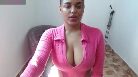 Snapshot of julietta_l chatting on 12.18.24 Juli online show from 12.18.24