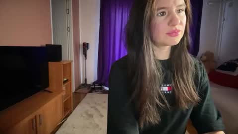 Snapshot of julietterosie chatting on 03.04.26 Rose online show from 03.04.26