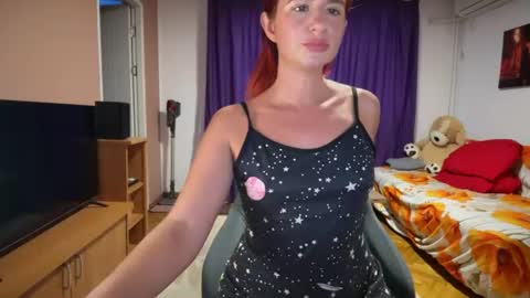 Snapshot of julietterosie chatting on 06.29.26 Rose online show from 06.29.26