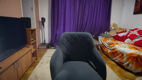 Snapshot of julietterosie chatting on 07.29.26 Rose online show from 07.29.26