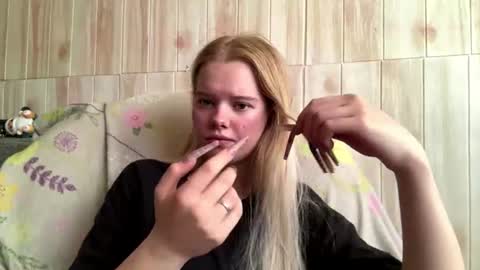Snapshot of juligwartney chatting on 07.04.26 Malin online show from 07.04.26