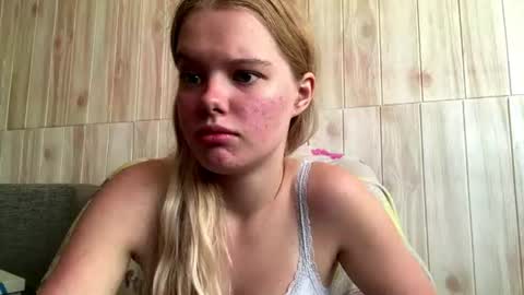 Snapshot of juligwartney chatting on 07.21.26 Malin online show from 07.21.26