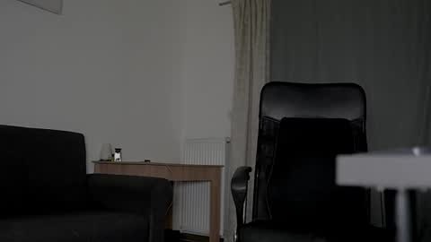 JULiUS   online show from 10.05.25