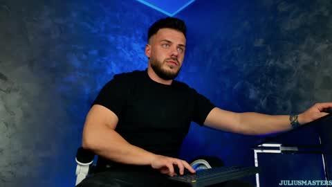 JULiUS   online show from 04.05.26