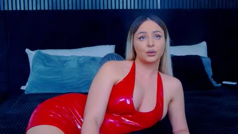 Snapshot of julliamilerrr chatting on 11.25.25 Julia online show from 11.25.25