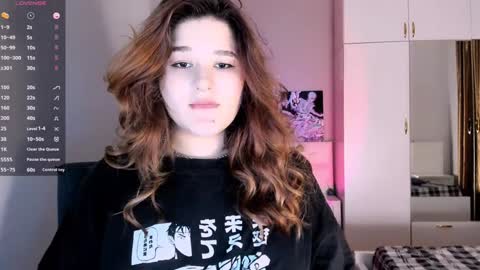 Snapshot of july_slowdive chatting on 02.03.25 Julie online show from 02.03.25