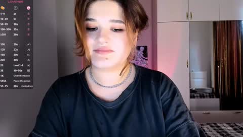 Snapshot of july_slowdive chatting on 02.06.25 Julie online show from 02.06.25