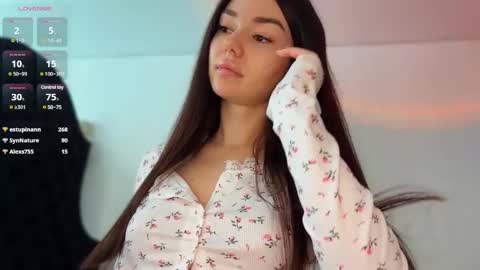 Hloya online show from 02.21.25