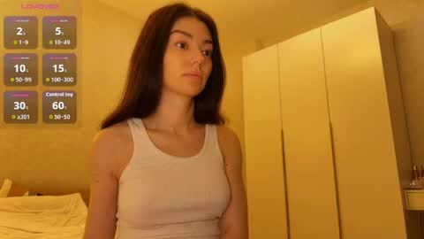 Hloya online show from 04.18.26