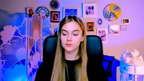 Snapshot of junewoods chatting on 11.14.25 junewoods online show from 11.14.25