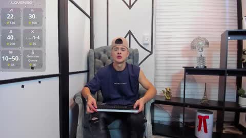 Snapshot of juniormorris_ chatting on 10.25.25 Junior online show from 10.25.25