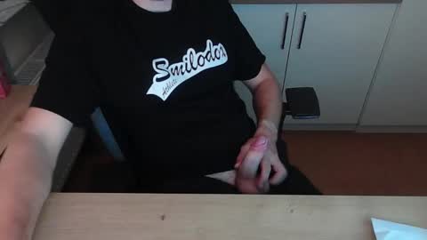 Snapshot of junk2711 chatting on 09.30.25 junk2711 online show from 09.30.25