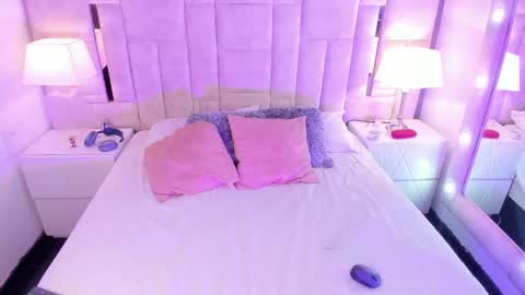 Snapshot of junosomnum chatting on 02.08.25 junosomnum online show from 02.08.25