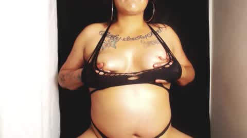 Snapshot of justagirlof chatting on 05.25.26 Layla online show from 05.25.26